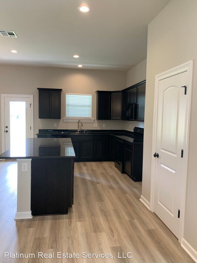 Building Photo - 4 br, 2 bath House - 561 Whispering Waters...