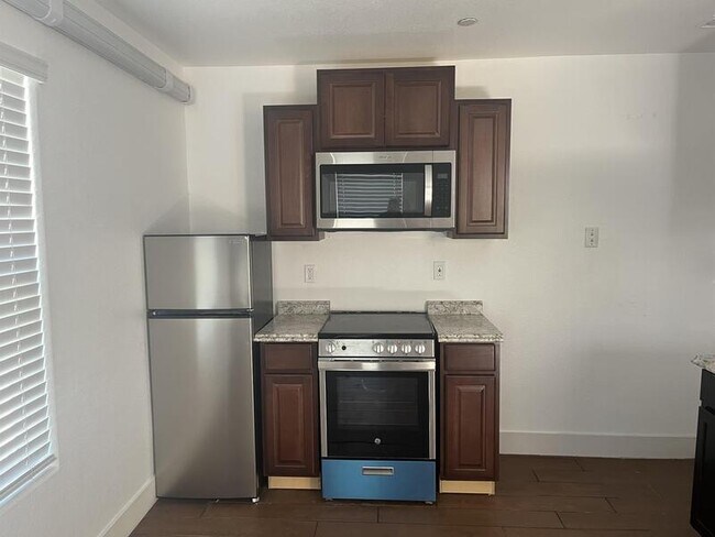 Building Photo - 1663 Thistle Ln