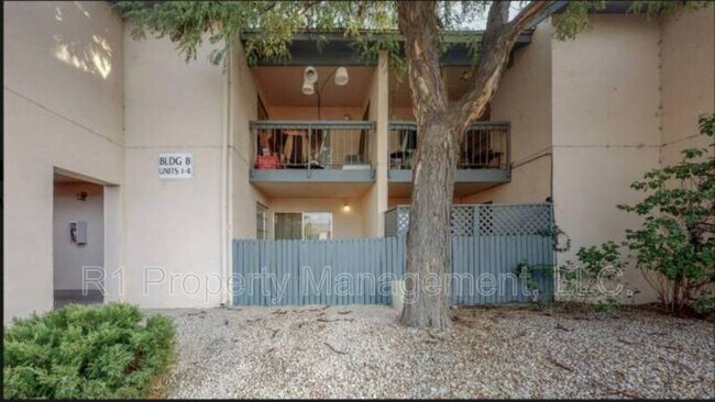 Foto del edificio - 4601 Carlisle Blvd NE