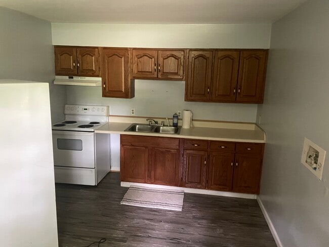 Kitchen with laundry hookups - 11369 McFarland Ln
