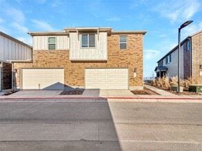 Building Photo - 5611 Mobeetie Lp