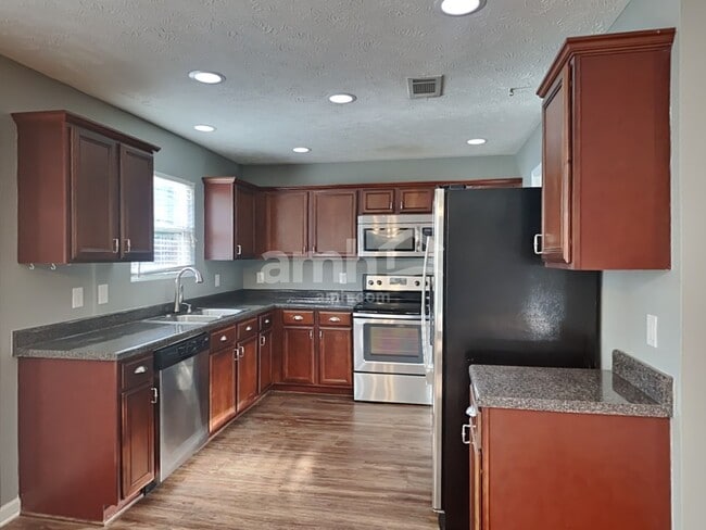 Foto del edificio - 1010 Harmony Ln