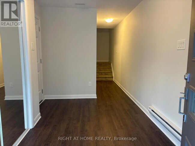 Building Photo - 409 Silverberry Private
