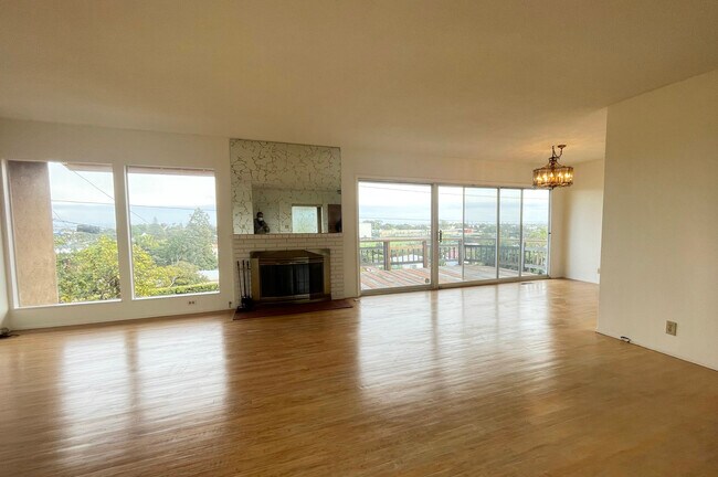Building Photo - 418 Altura Way