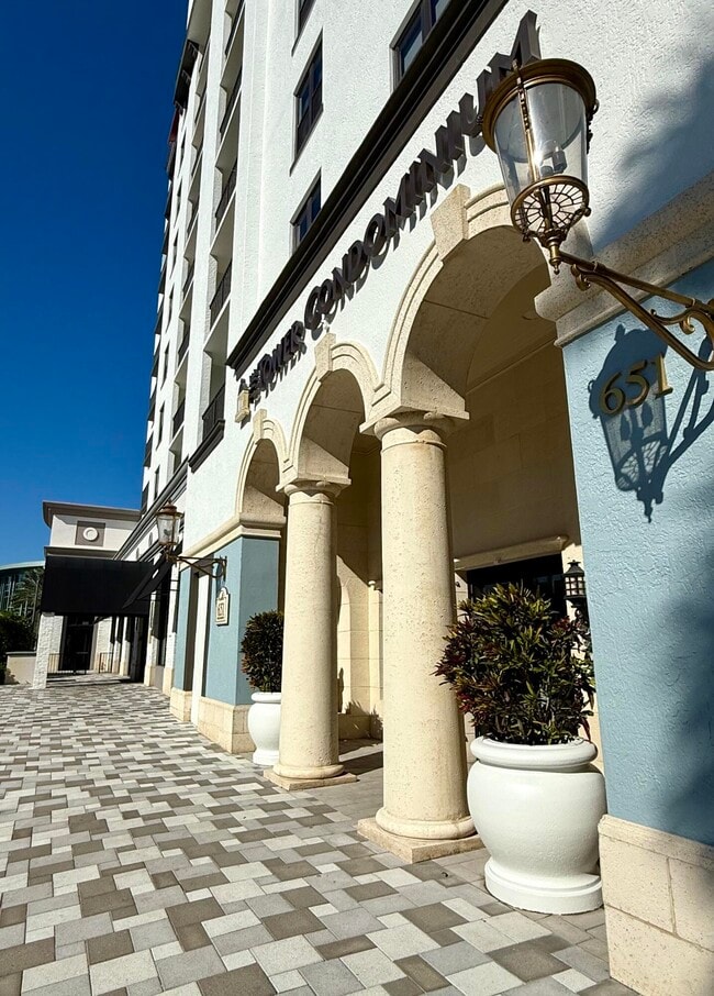 Foto del edificio - 651 Okeechobee Blvd