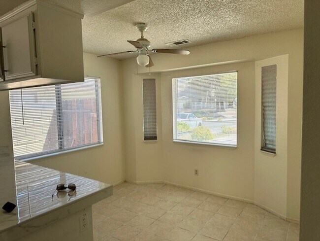 Building Photo - Charming 3-Bedroom in Spring Valley Lake