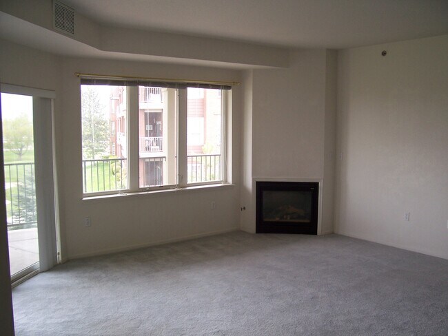 Building Photo - 2896 W Riverwalk Cir