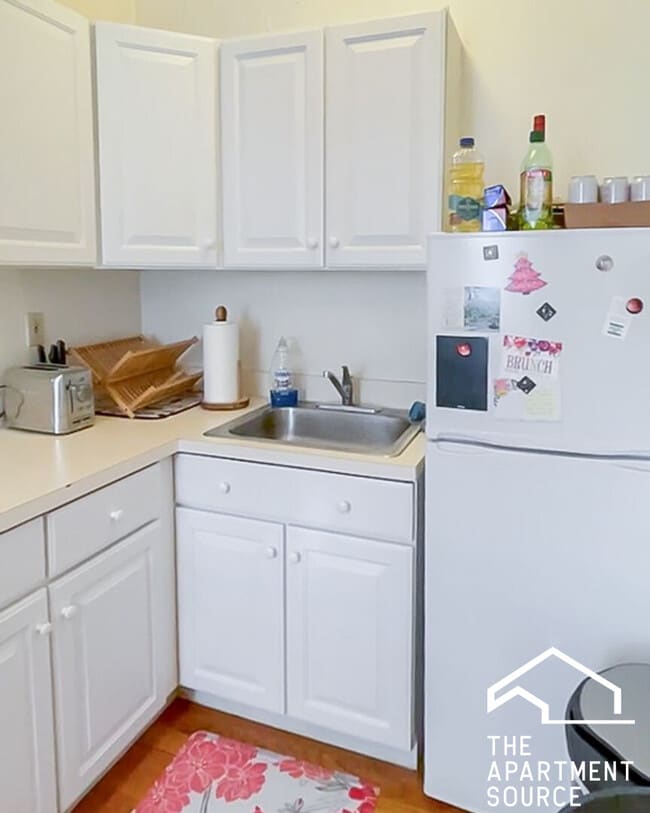 Building Photo - 432 W Surf St