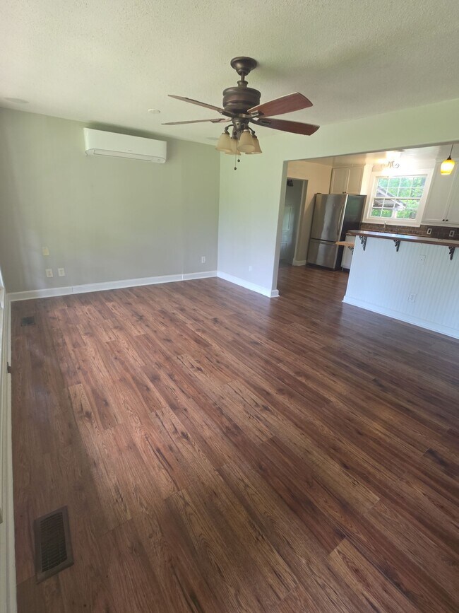 Foto del edificio - 2313 Lynn Rd NW