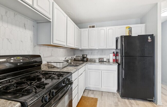 Foto del edificio - 6700 S South Shore Dr