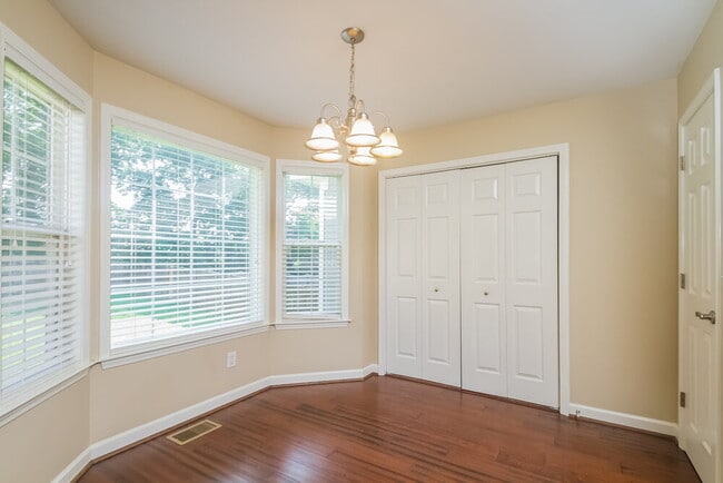 Building Photo - 1014 Persimmon Dr