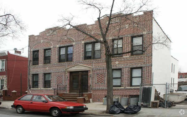 Primary Photo - 563 Hemlock St