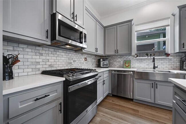 Building Photo - 7318 Avenue L