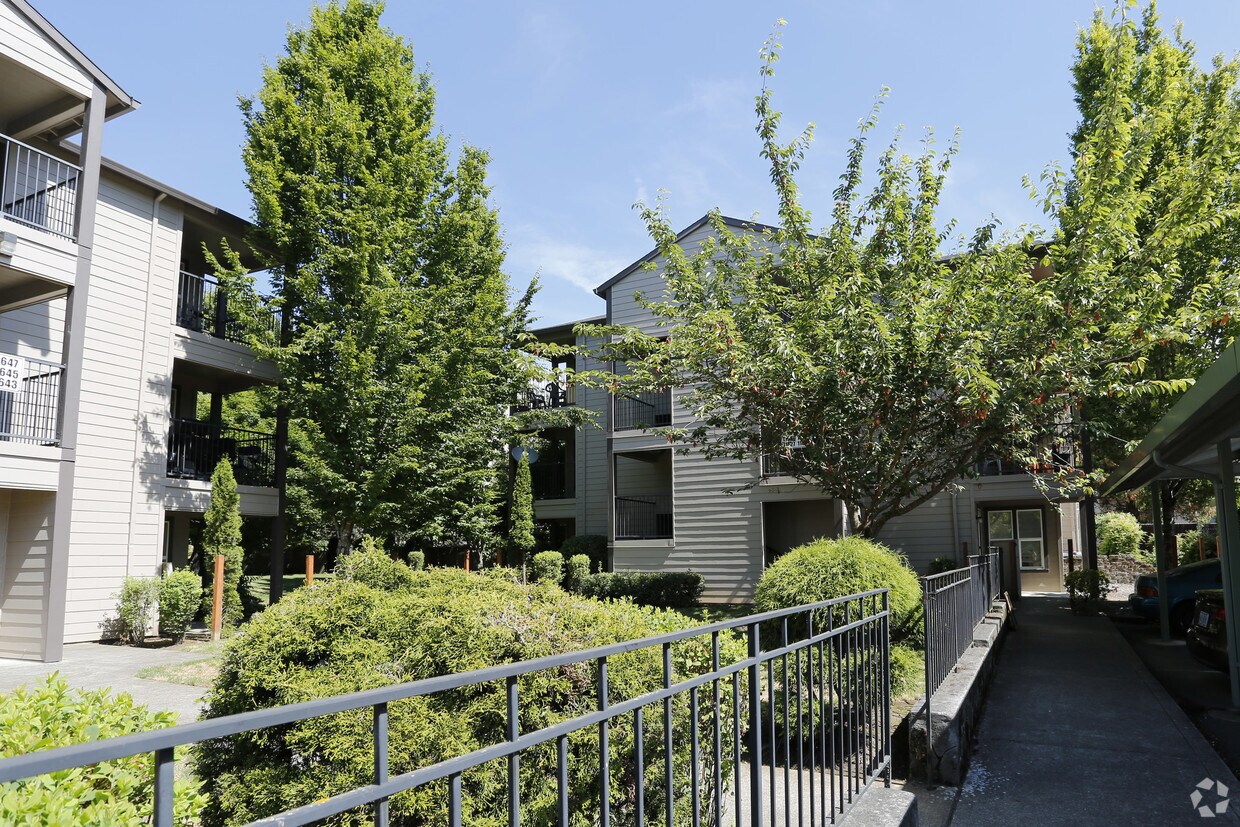 Harmony Point Condo Apartments Milwaukie, OR