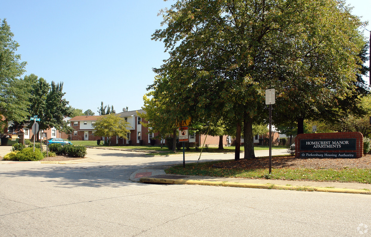 Primary Photo - Homecrest Manor Apartments