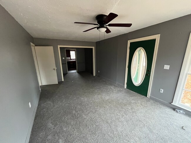 Foto del edificio - 754 Raymond Rd