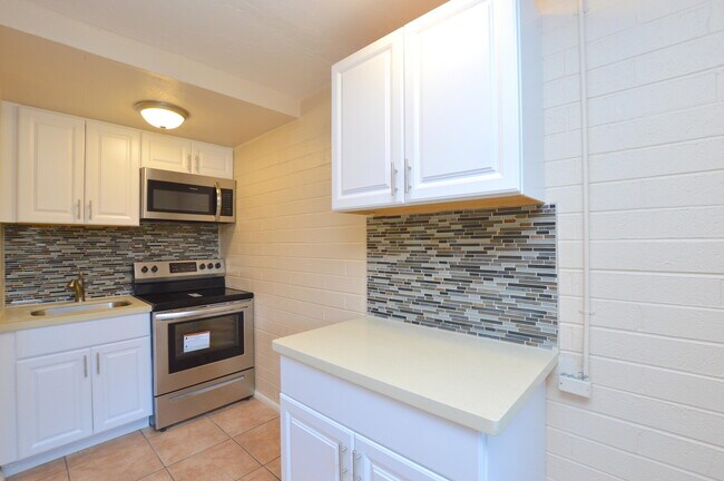 Building Photo - 604 S Roosevelt St