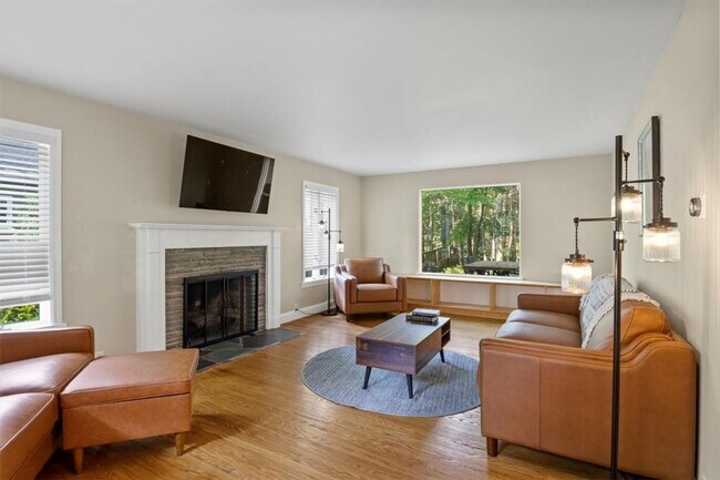 Foto del edificio - 485 Oakridge Dr