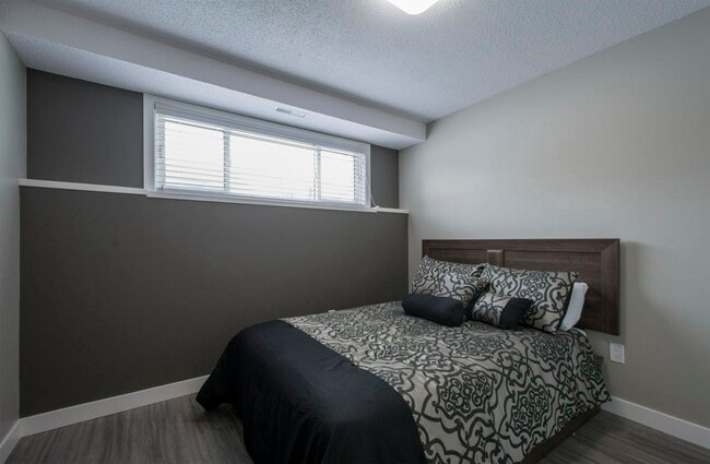 Building Photo - 9314-93108 108 Ave