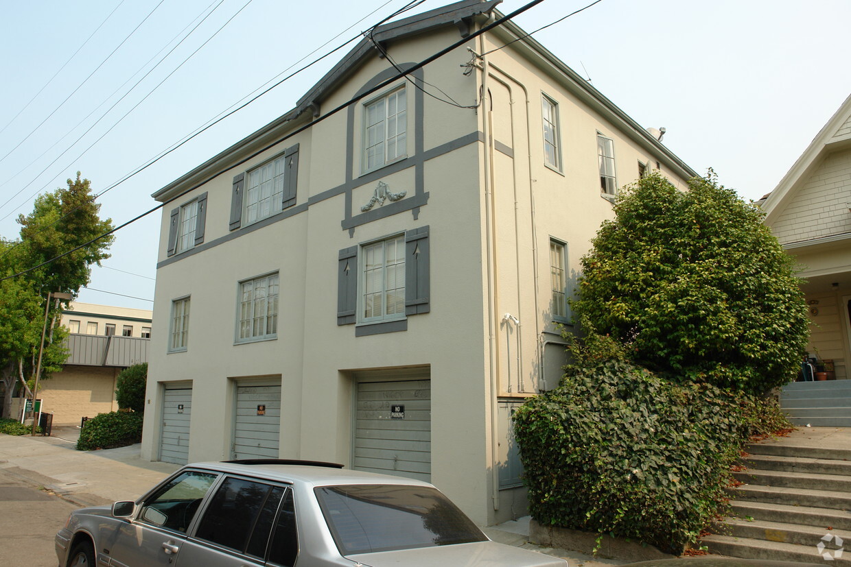 Primary Photo - 18 Montell St