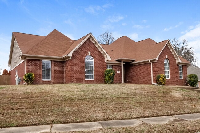 Foto del edificio - 5363 Autumn Forrest Dr