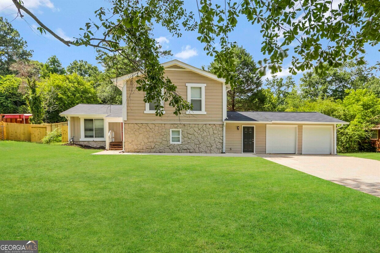 Primary Photo - 3350 Saxony Way