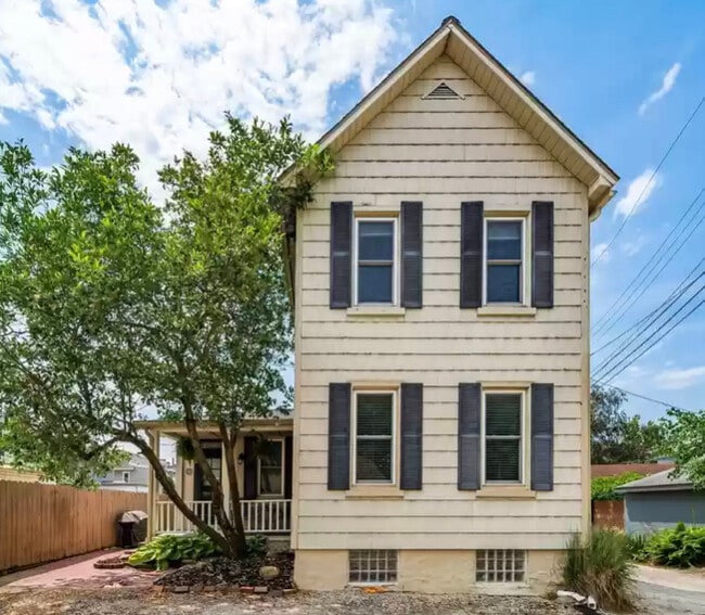 Building Photo - 883 Beech St