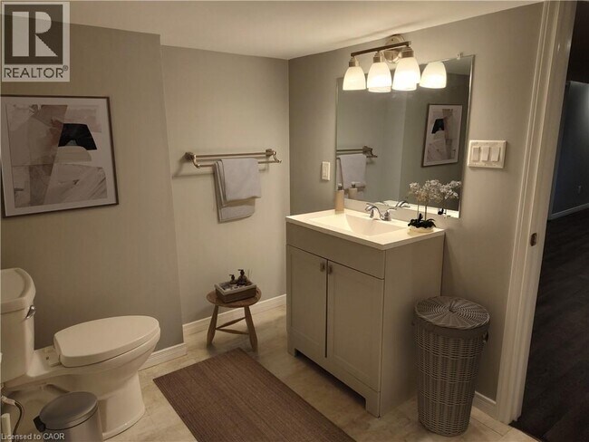 Photo du bâtiment - 88 San Fernando Dr