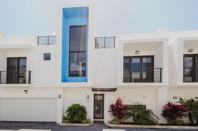 Foto del edificio - 2669 NE 8th Ave