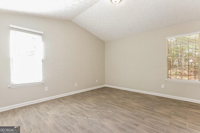 Foto del edificio - 6730 Greenbower Ln