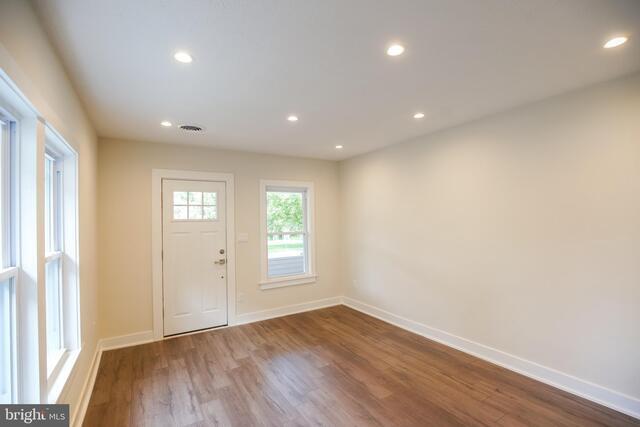 Building Photo - 5712 Grosvenor Ln
