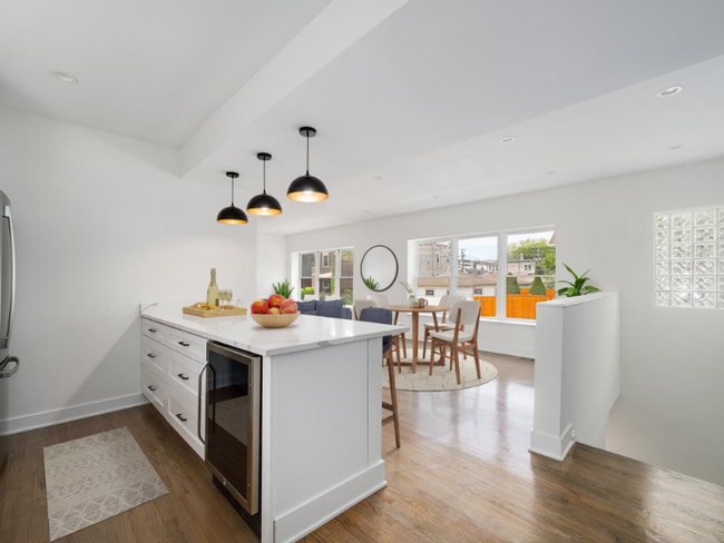 Foto del edificio - 2223 W Addison St