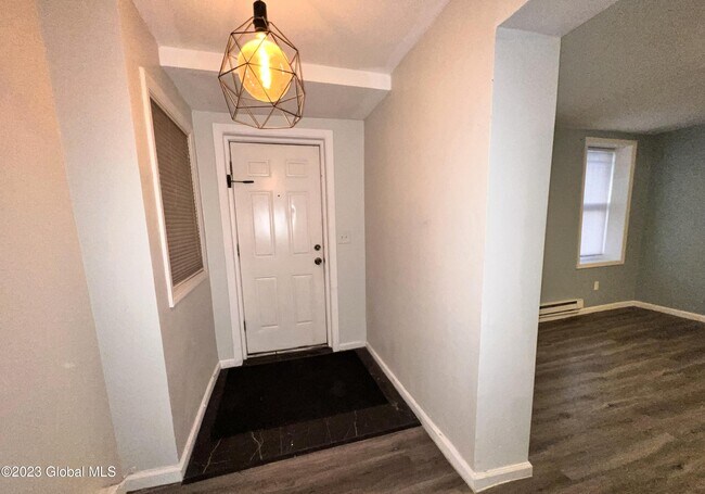 Foto del edificio - 390 Clinton Ave