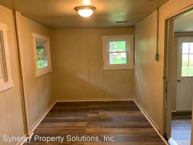 Building Photo - 2 br, 1 bath House - 1017-1/2 S. Main St. ...