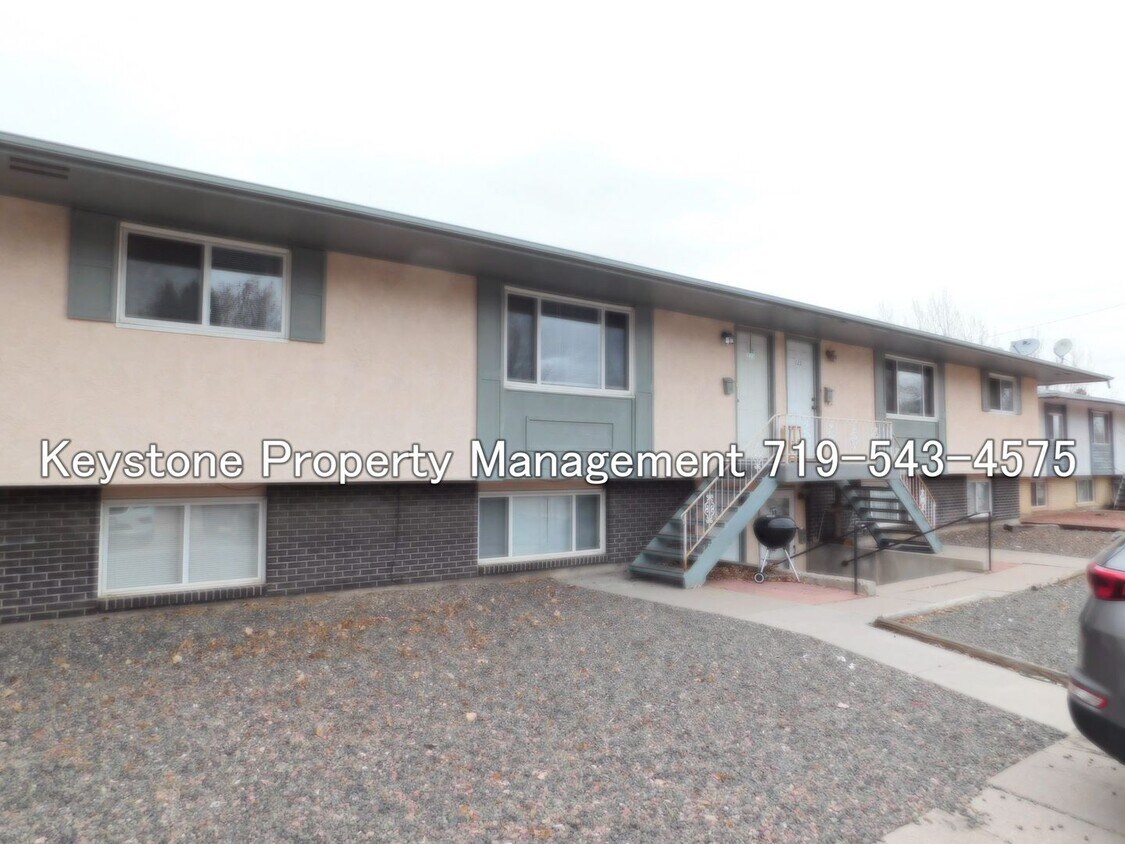 Foto principal - Lower Level Belmont 4-plex Apartment with ...