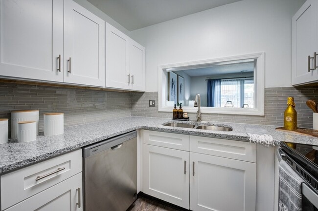 Foto del edificio - The Boardwalk at Westlake Apartments and Townhomes