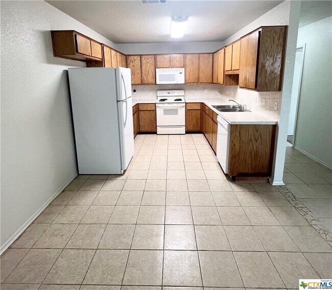 Building Photo - 2709 Lucille Dr