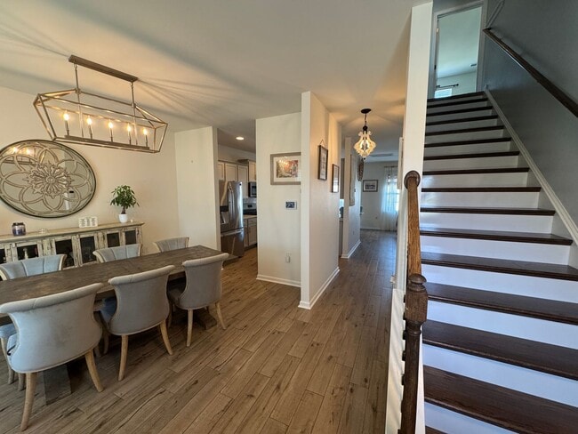Foto del edificio - Beautiful 5BR/3BA Home in Roberta Ridge