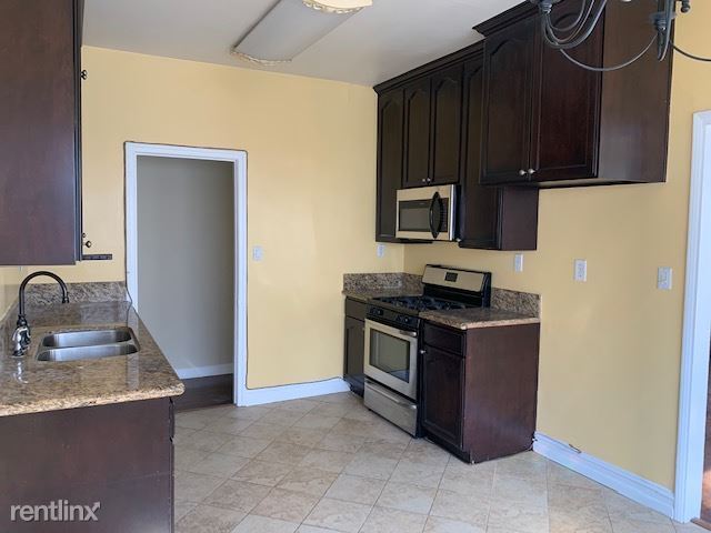 Foto del edificio - 2 br, 1 bath 4plex - 1527 S Orange Grove Ave