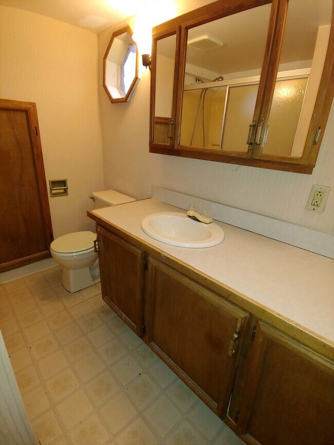 Building Photo - 2309 Shoop Street - 3 Bedroom Home