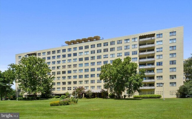 Foto del edificio - 6641 Wakefield Dr