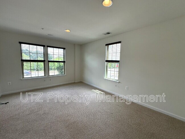 Building Photo - 5930 Jefferson Commons Way