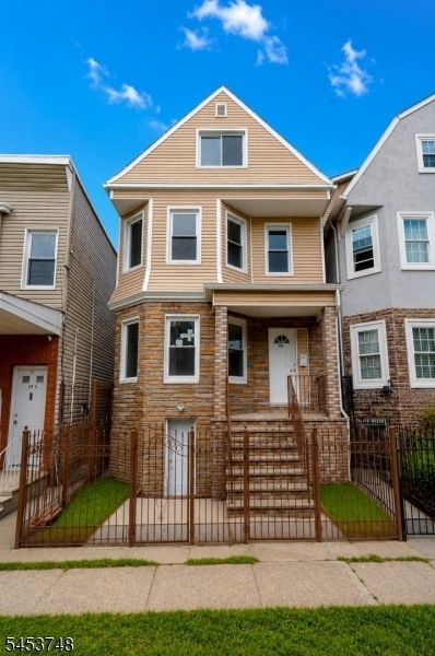 Building Photo - 734 Summer Ave
