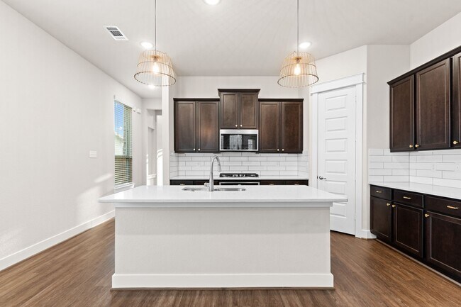 Foto del edificio - 5323 Wyatt James Ln