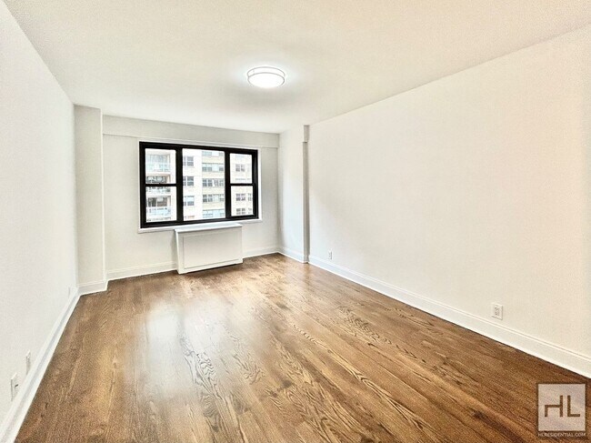 Building Photo - EAST 56 STREET
