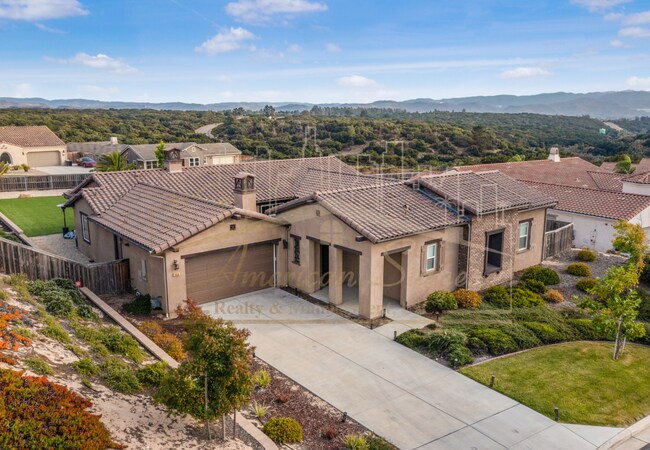 Building Photo - 302 Falcon Crest Dr
