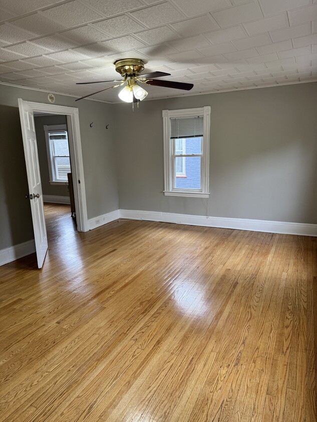 Primary Photo - 133 N Main St