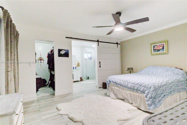 Foto del edificio - 13821 SW 14th St
