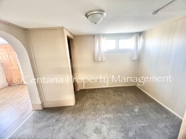 Building Photo - Quaint 2-bedroom cottage located in uptown...