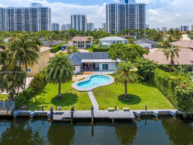 Foto del edificio - 430 Holiday Dr